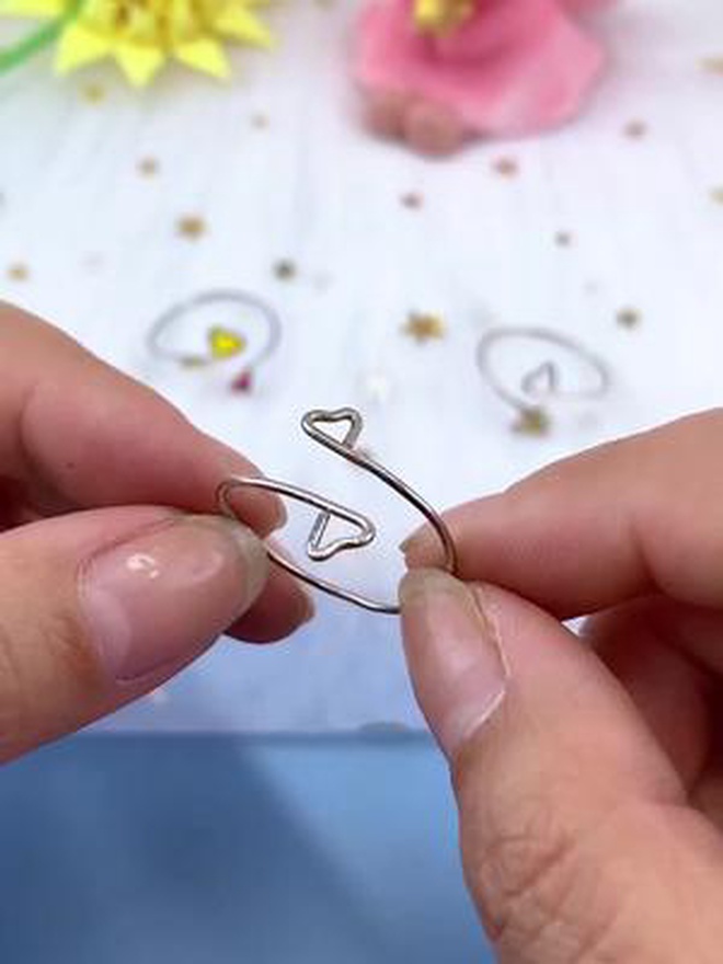 用回形针做一个爱心戒指简单好看