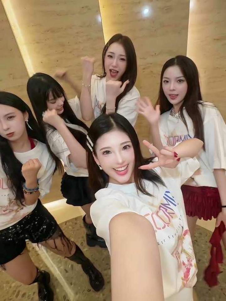 谁能看清give me one time开场手势动作