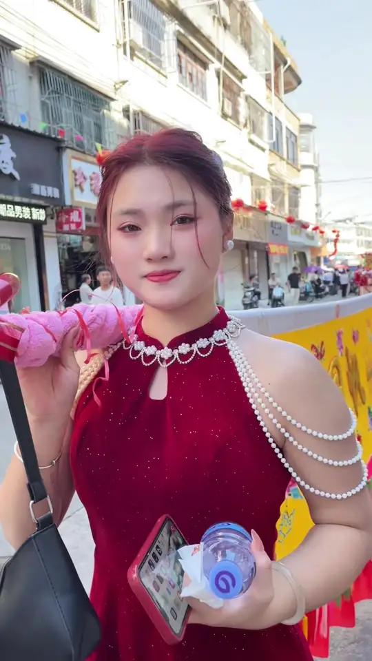 皮肤白皙的小姐姐 潮汕女孩 标旗美女 潮汕营标旗 甜美笑容小姐姐