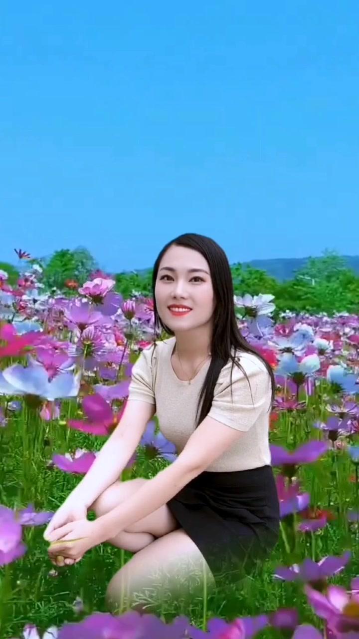 想你的时候问月亮 情歌对唱 浪漫花海 这样的美女有人喜欢吗
