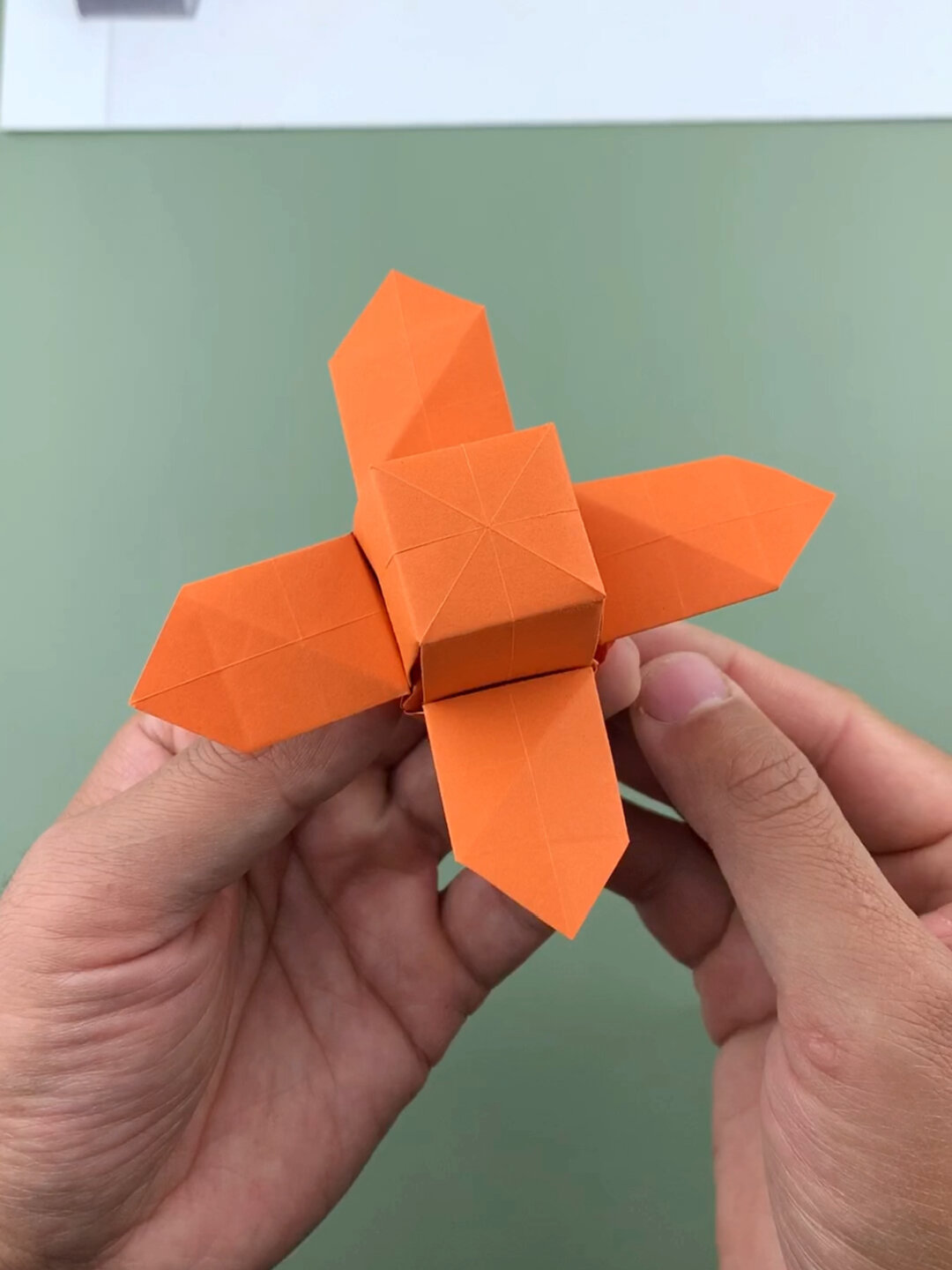 简单几步制作超好玩的转转折纸,你学会了吗?