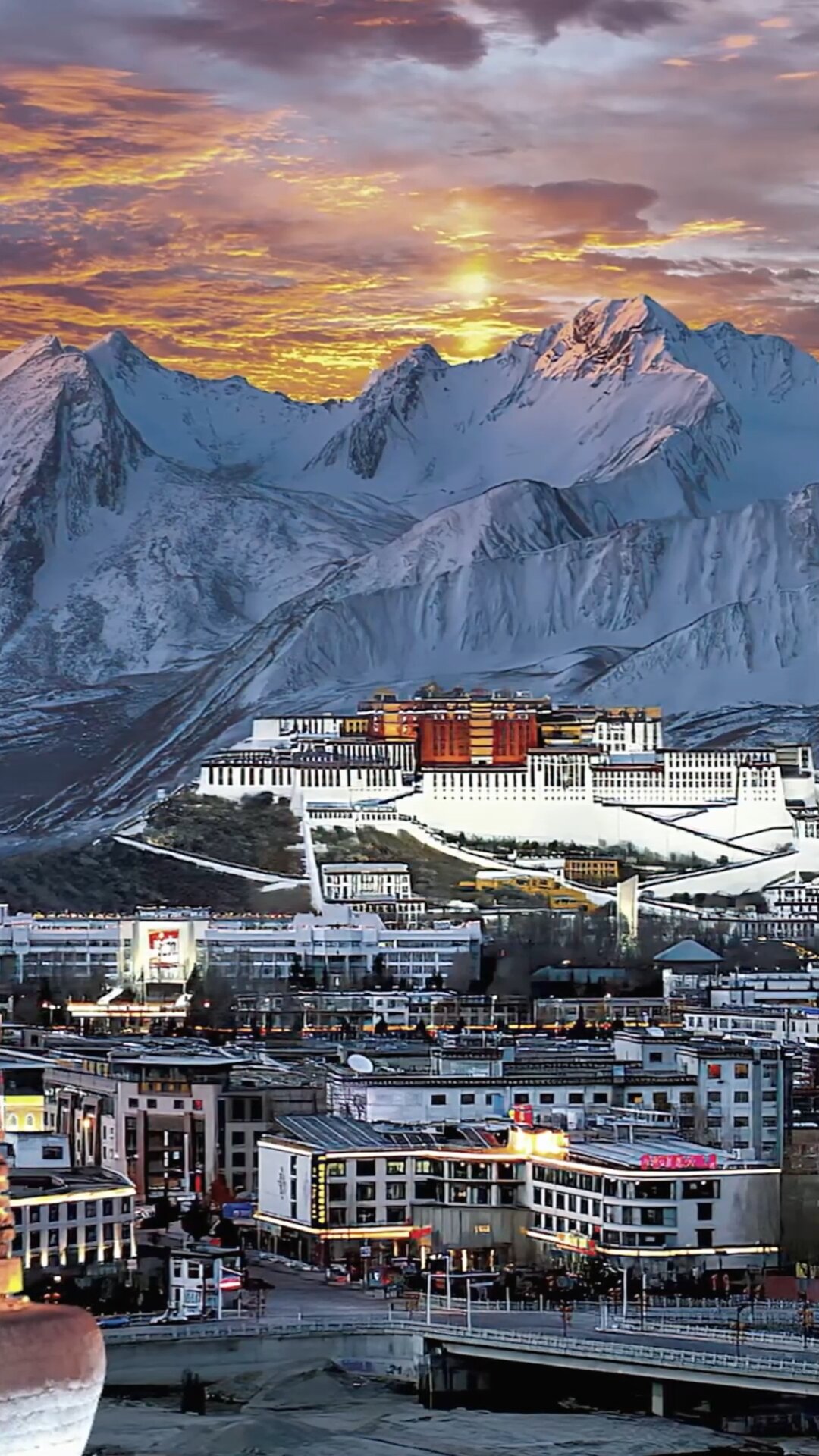 西藏拉萨雪景,布达拉宫,雪山,旭日东升