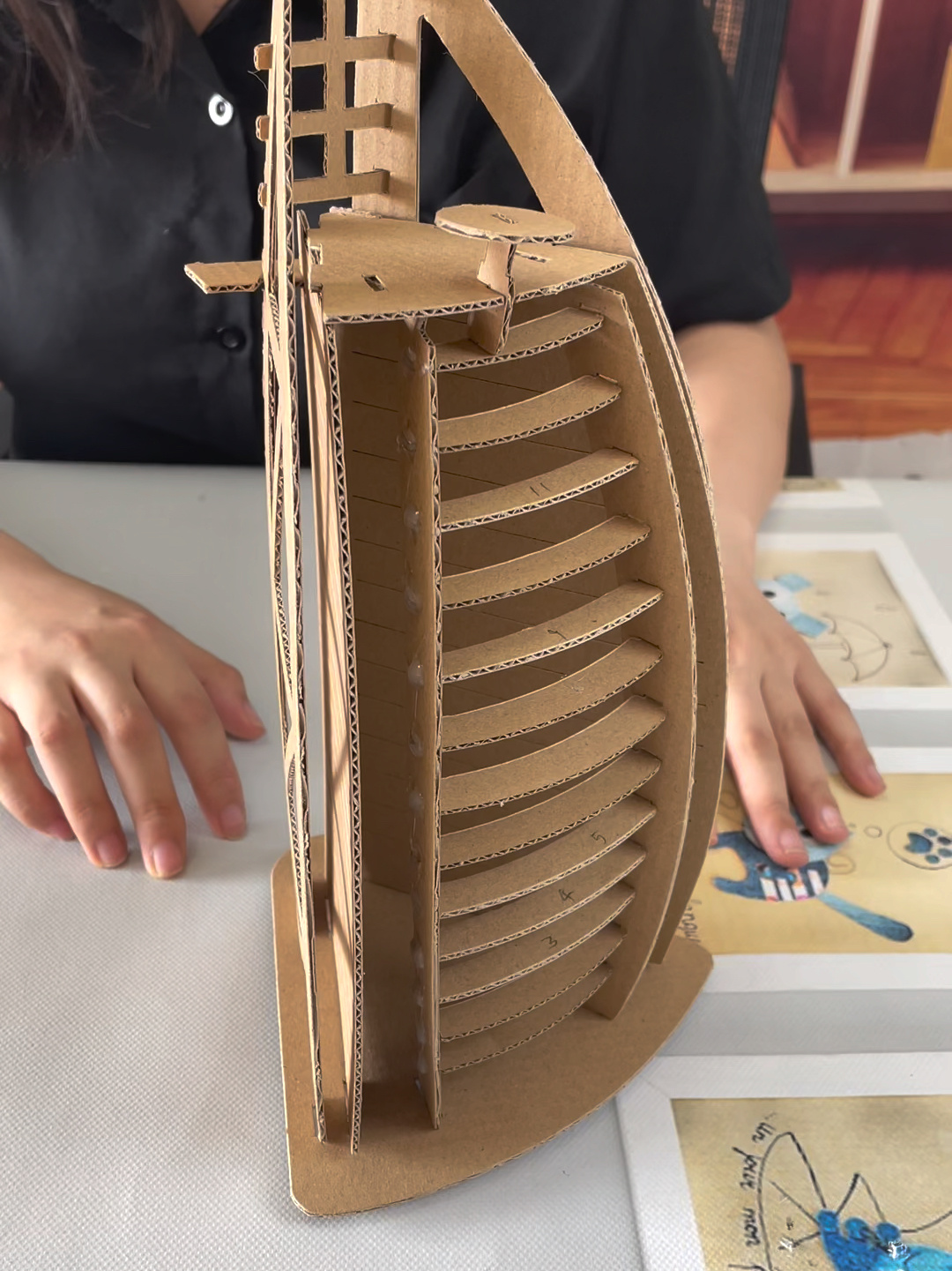 手工纸板制作迪拜帆船酒店幼儿园环创融创