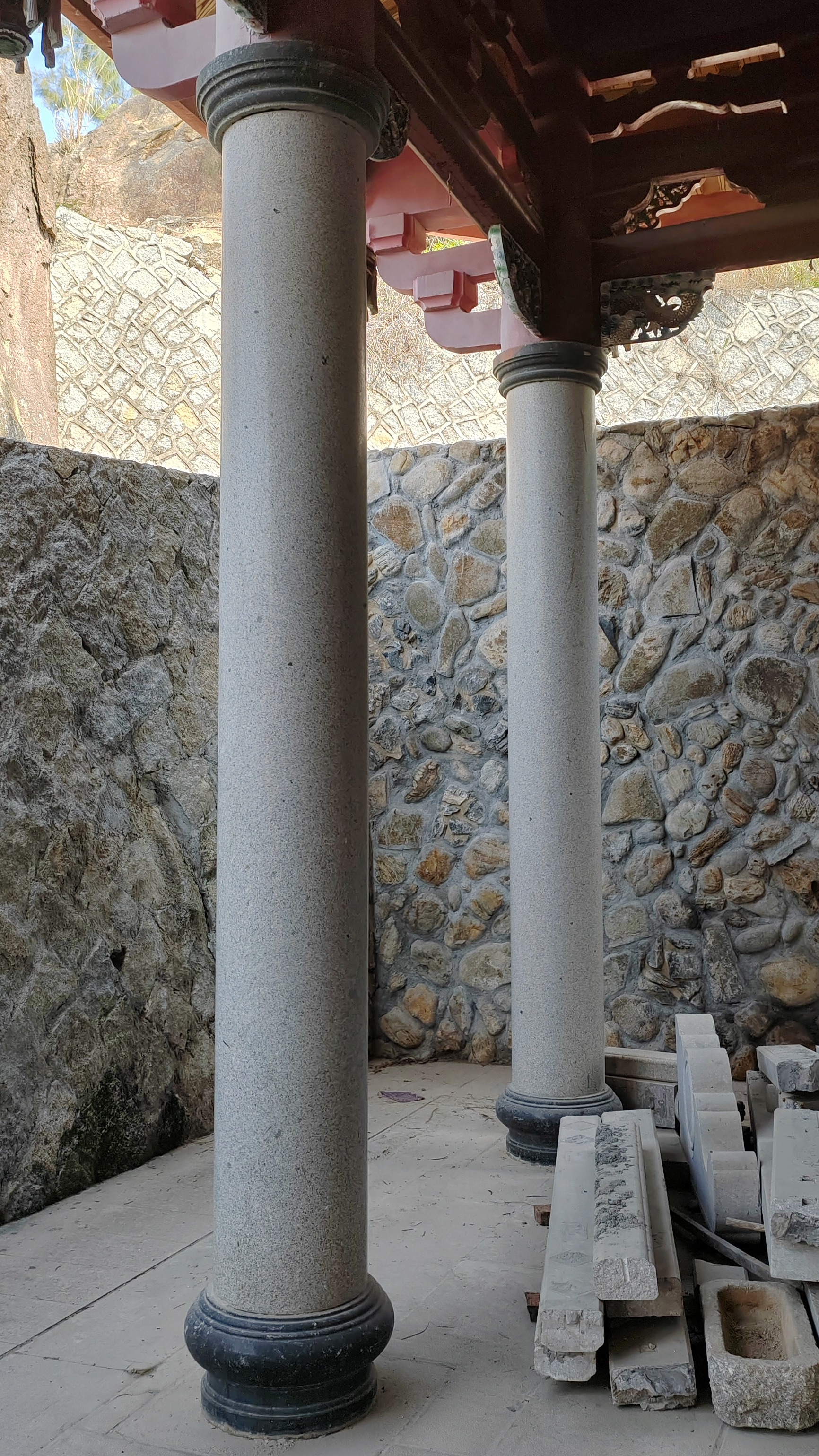 石材圆柱柱墩石 寺院走廊圆柱子石雕 厂家定做