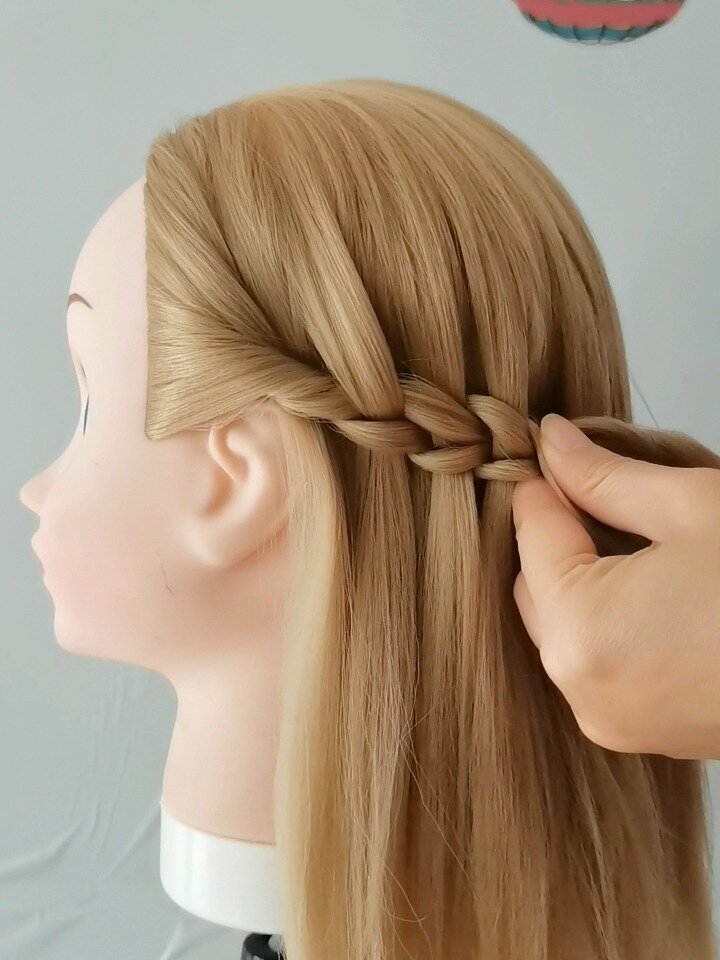 你们要的麦穗辫开头扎法来了