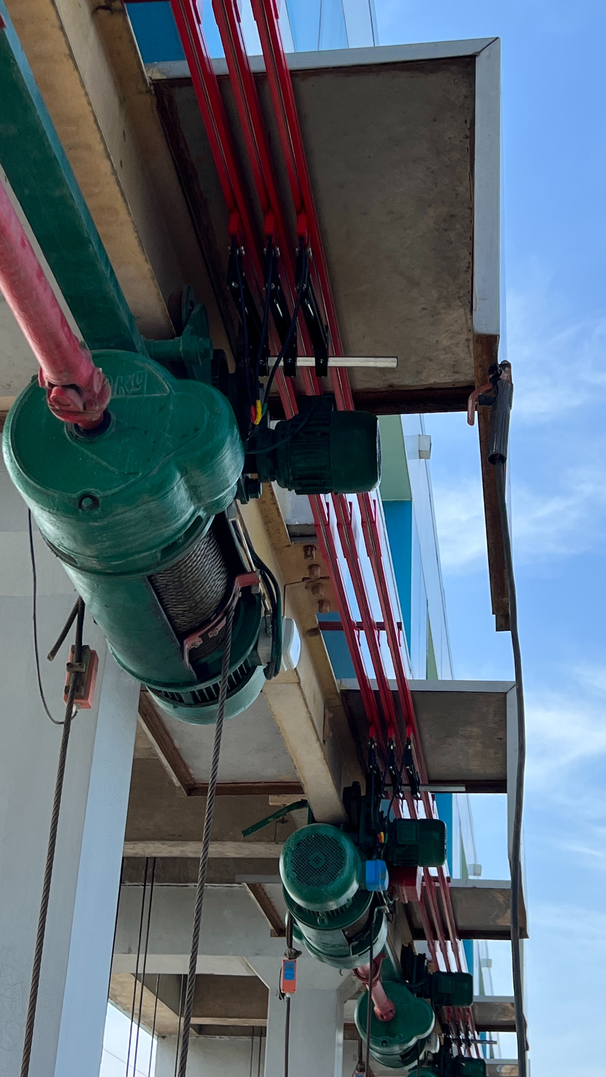 电动葫芦安全滑触线安装应用