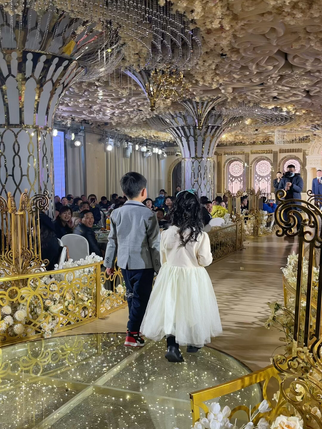 婚礼现场 金童玉女