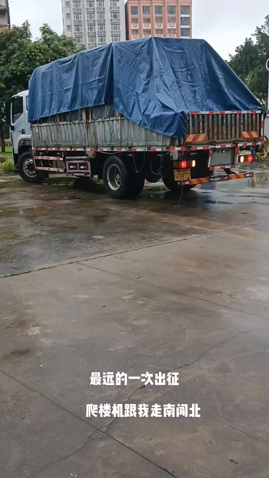 下雨天搬砖图片图片