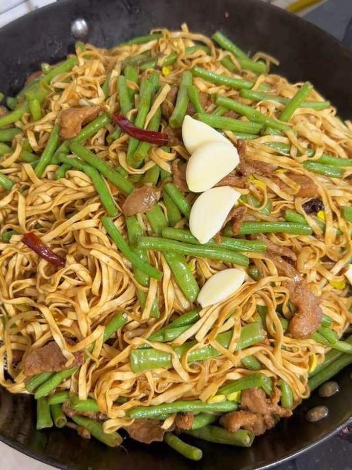 可惜你不是河南人,体会不到这锅豆角蒸面条的魅力
