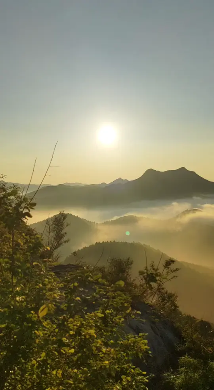 每一个早起的日子都不会被辜负,山顶的风景你值得一看