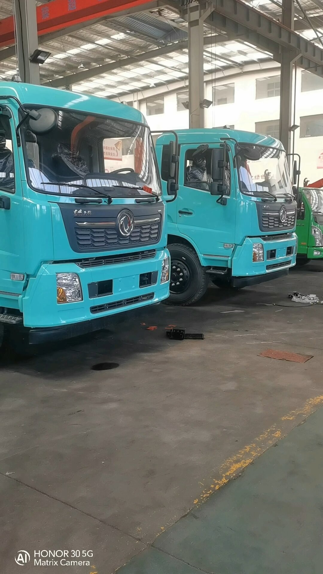 东风天锦勾臂垃圾车
