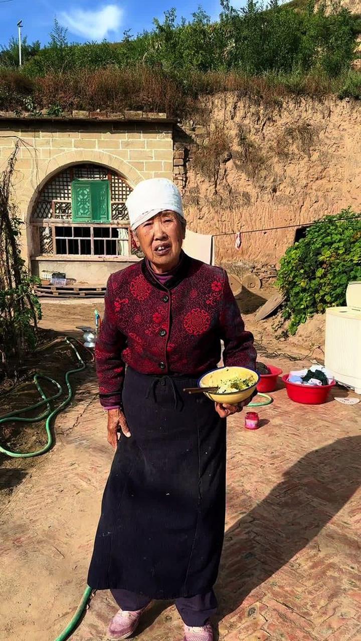 老爷爷老奶奶在陕北黄土高坡的温暖日常