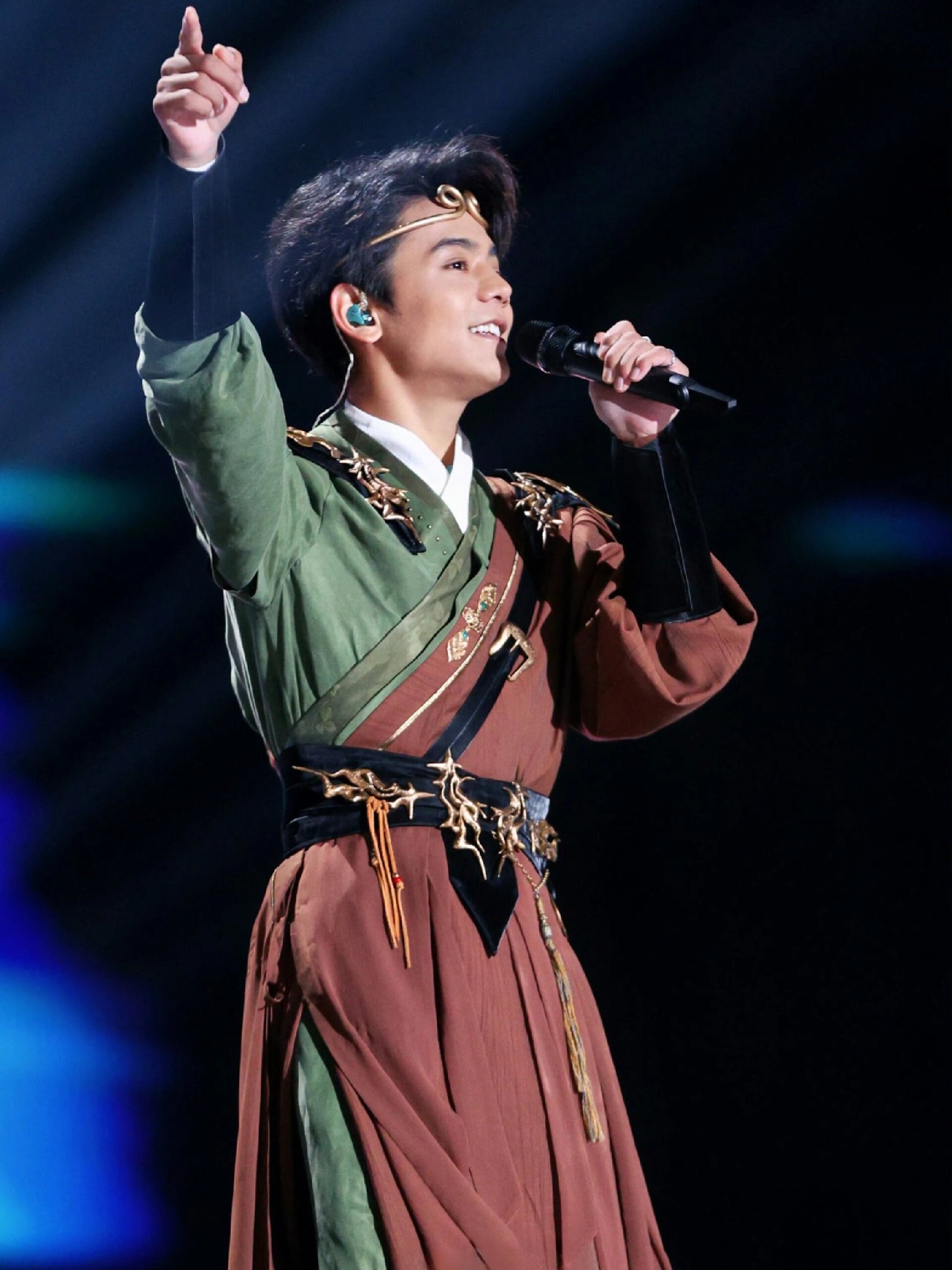 丁真演唱《带我到山顶》