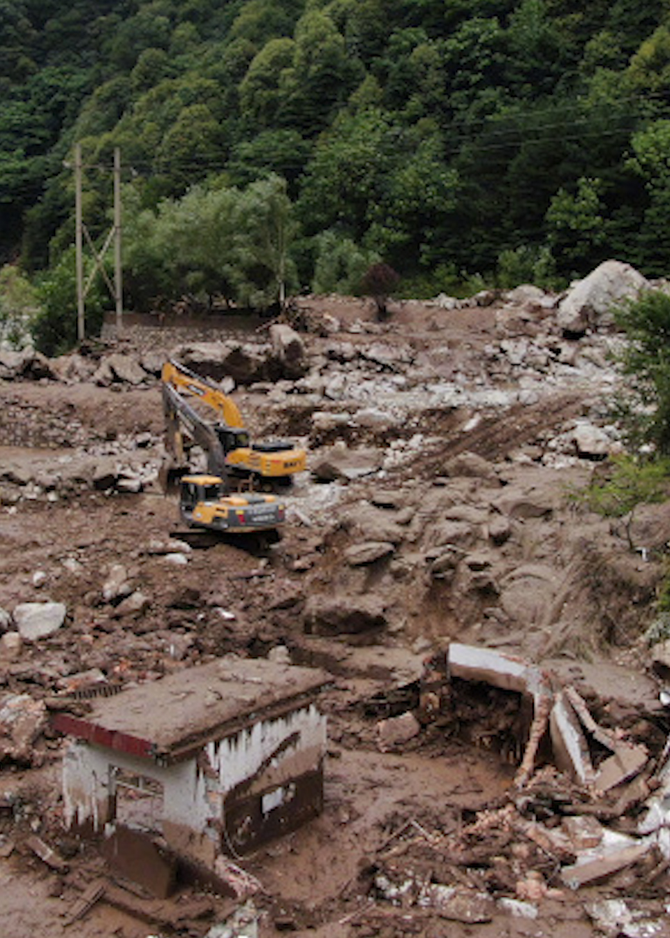 陕西西安喂子坪山洪泥石流已造成24人死亡,仍有3人失联