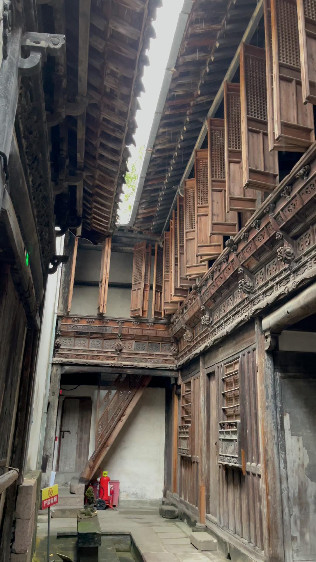 程氏三宅的内部场景,徽州地区保存最完整的明代民居之一,二楼还可以