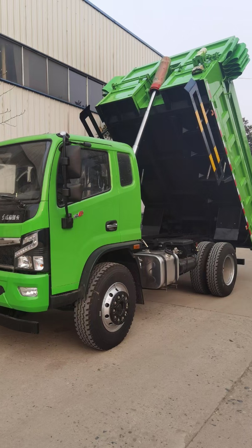 拉渣土砂石渣料的东风福瑞卡r6环保盖渣土自卸车