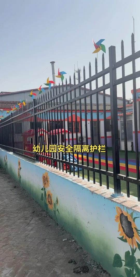 大部分幼儿园护栏网高度一般为约1.2米