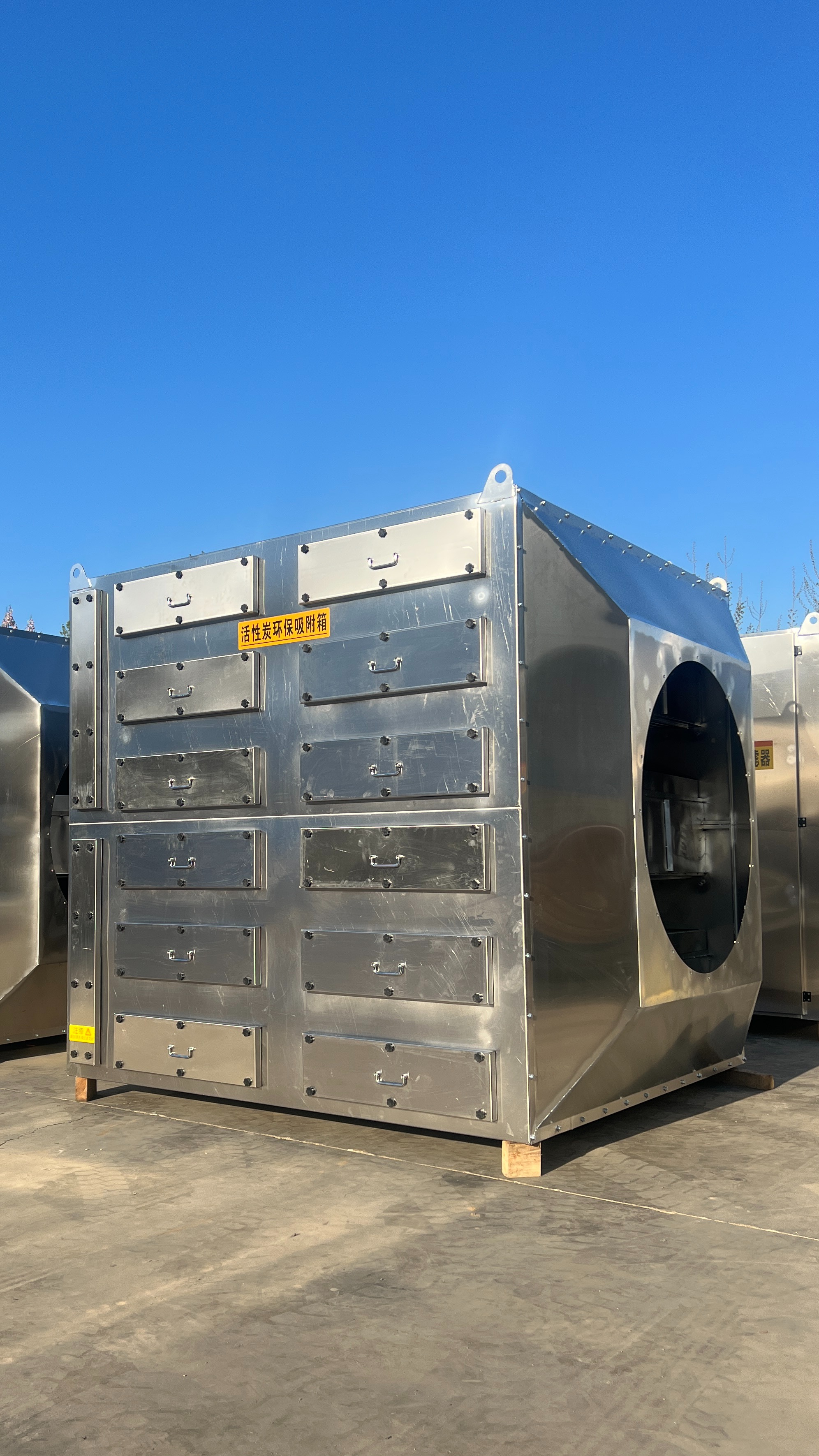 请问半导体工艺废气如何处理?用活性炭吸附箱净化废气效果好