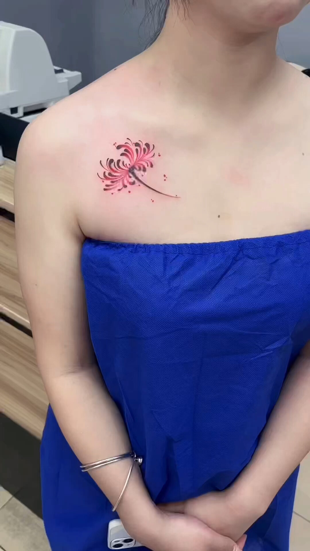 适合女生的纹身图案推荐 彼岸花 小众纹身