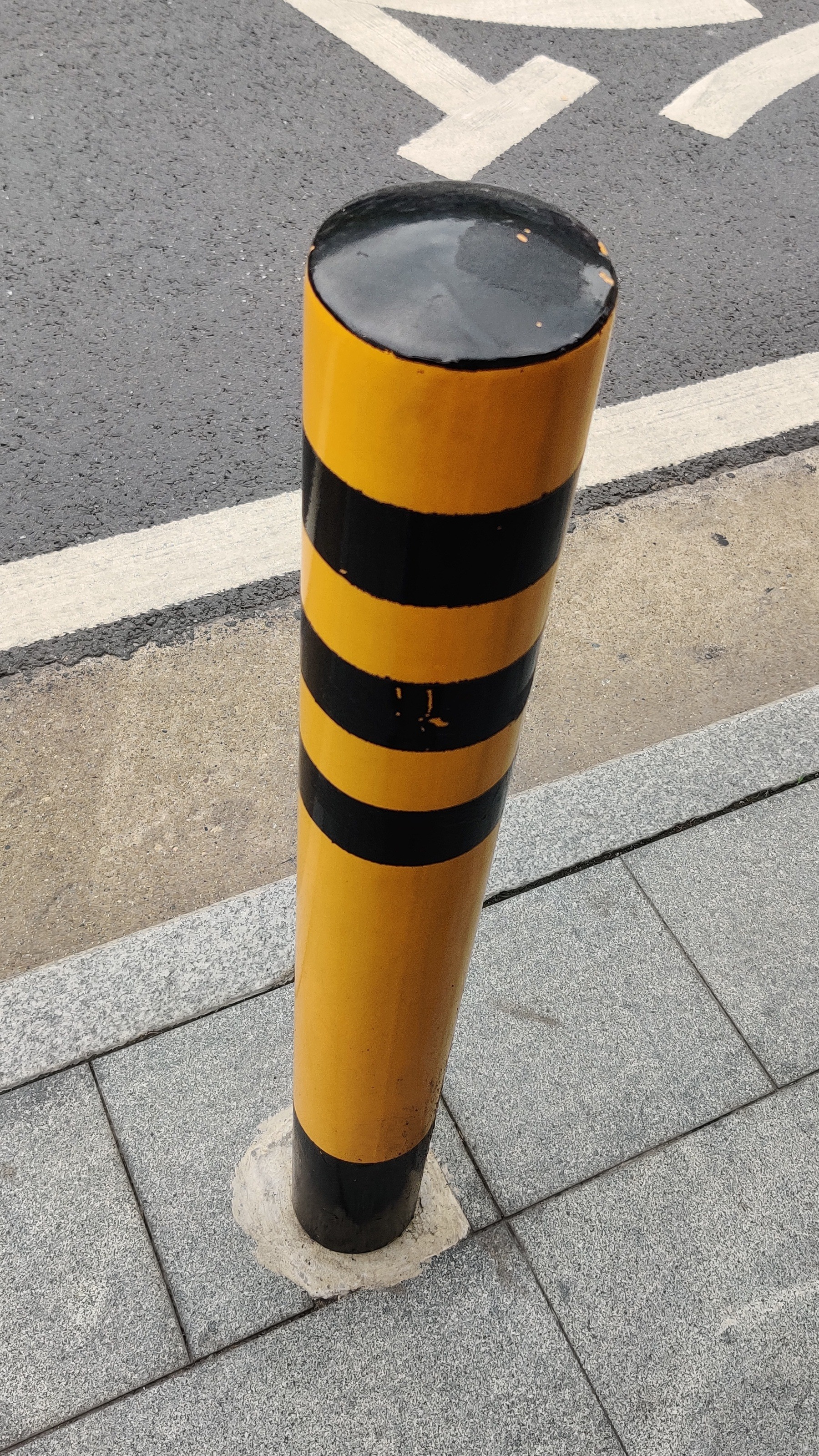 定制锌钢防撞柱未烤漆展示