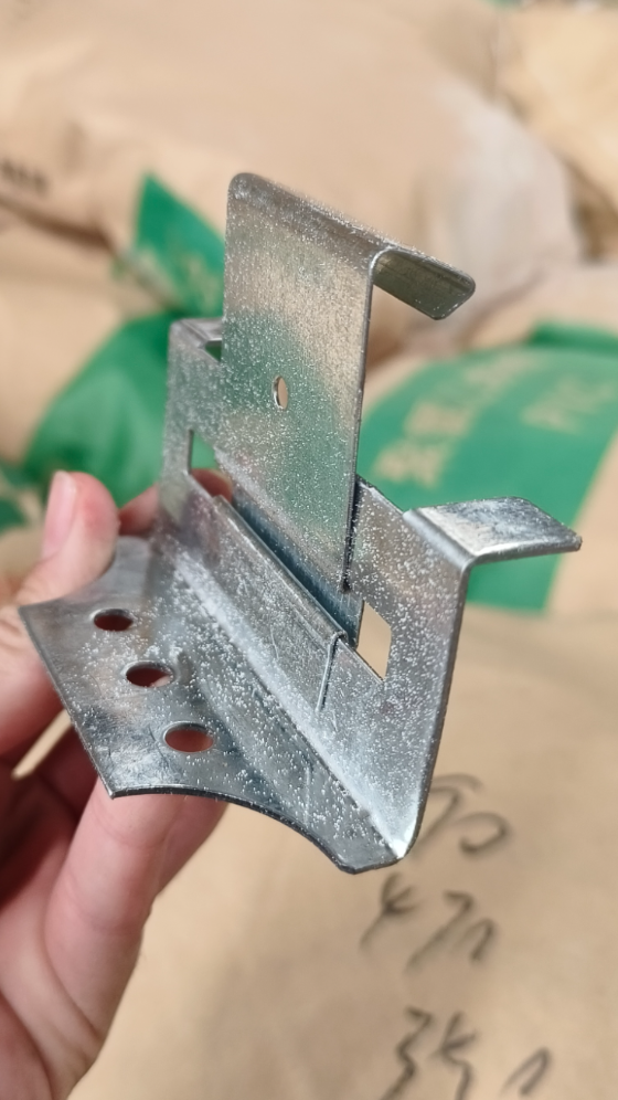 角驰470型彩钢瓦支架生产厂家?-度小视