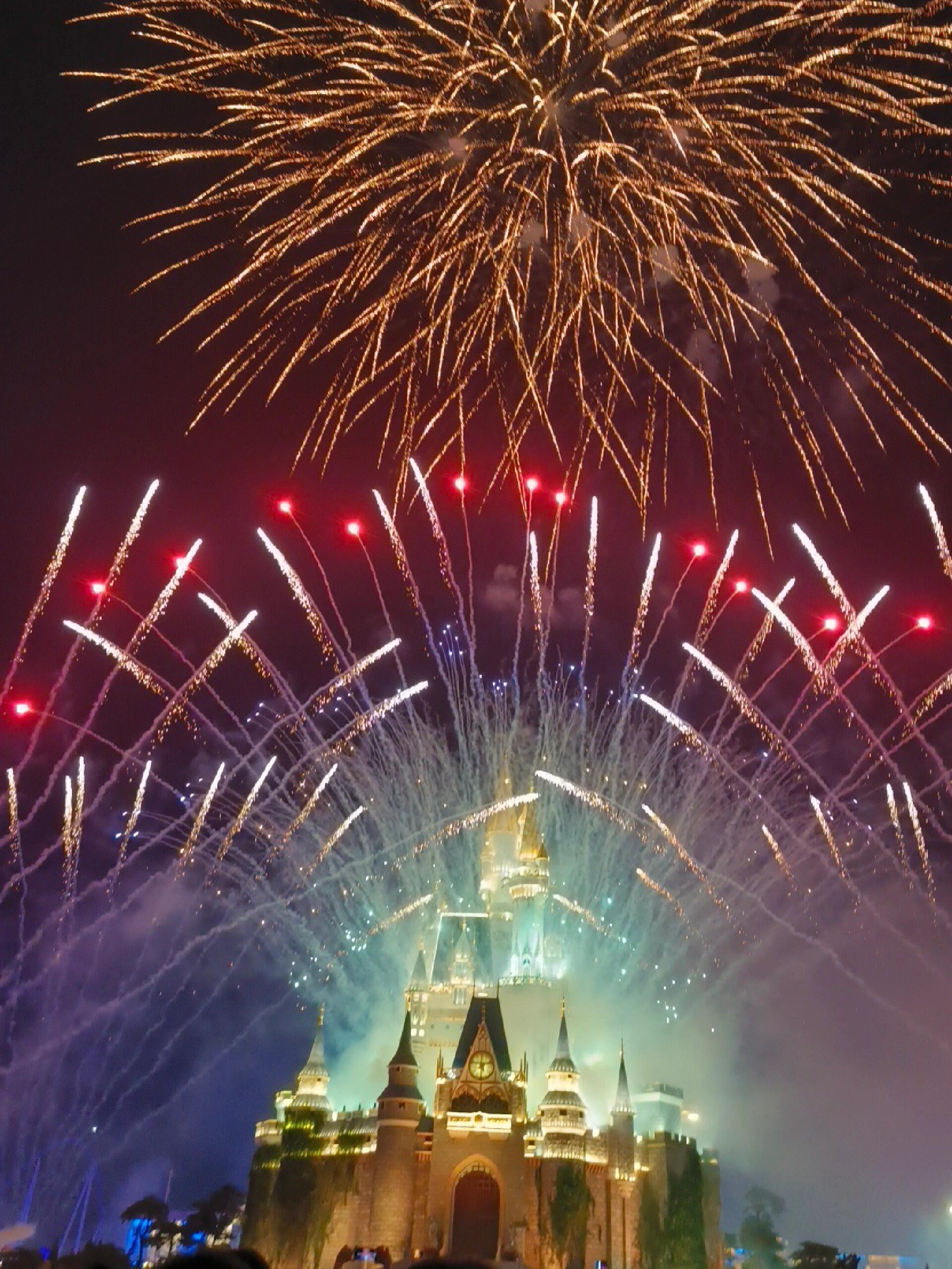 泉城欧乐堡烟花秀,这里真的很梦幻