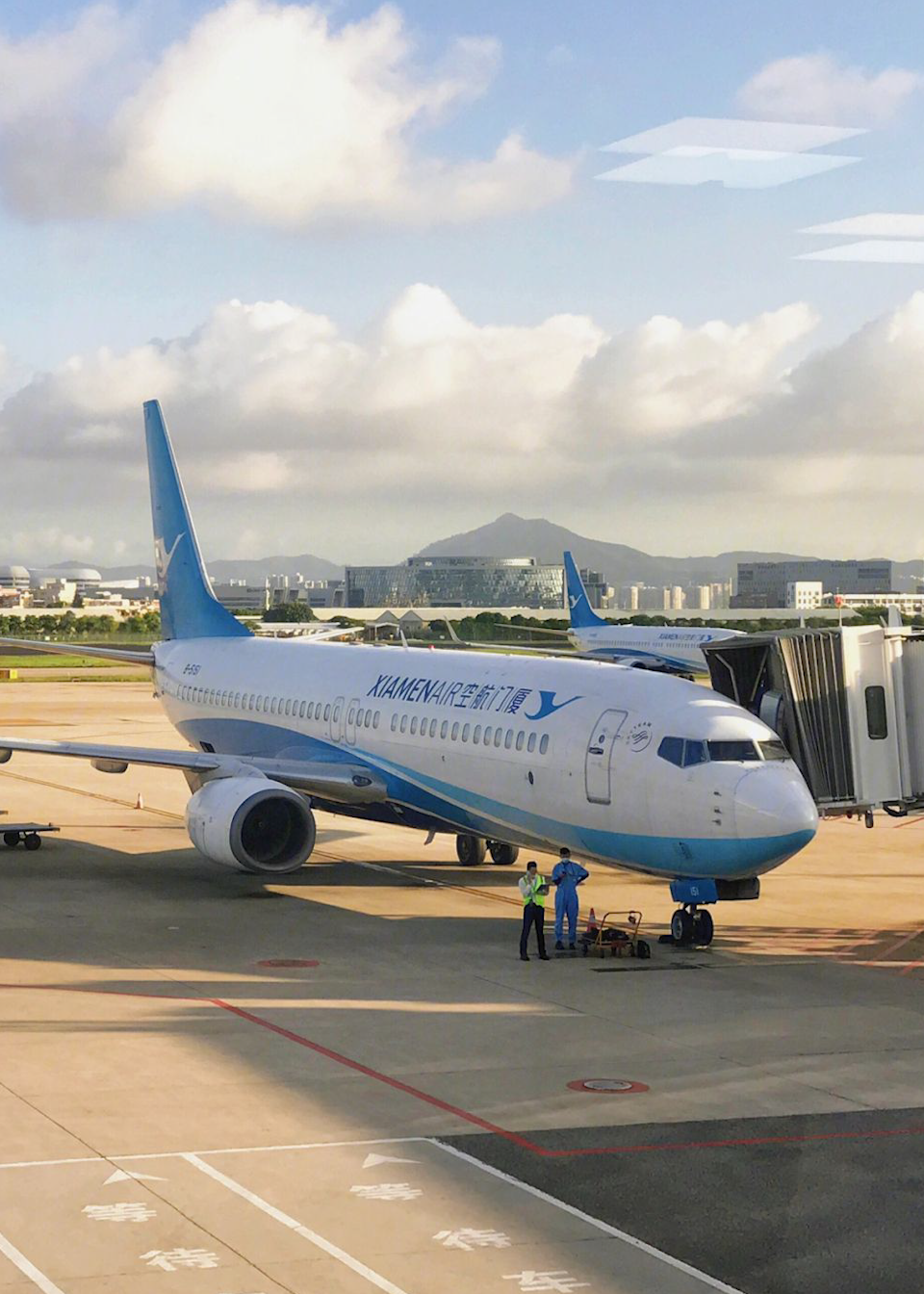 厦门航空通报男飞行学员对女乘务学员偷拍:开除庞某,并解除劳动合同