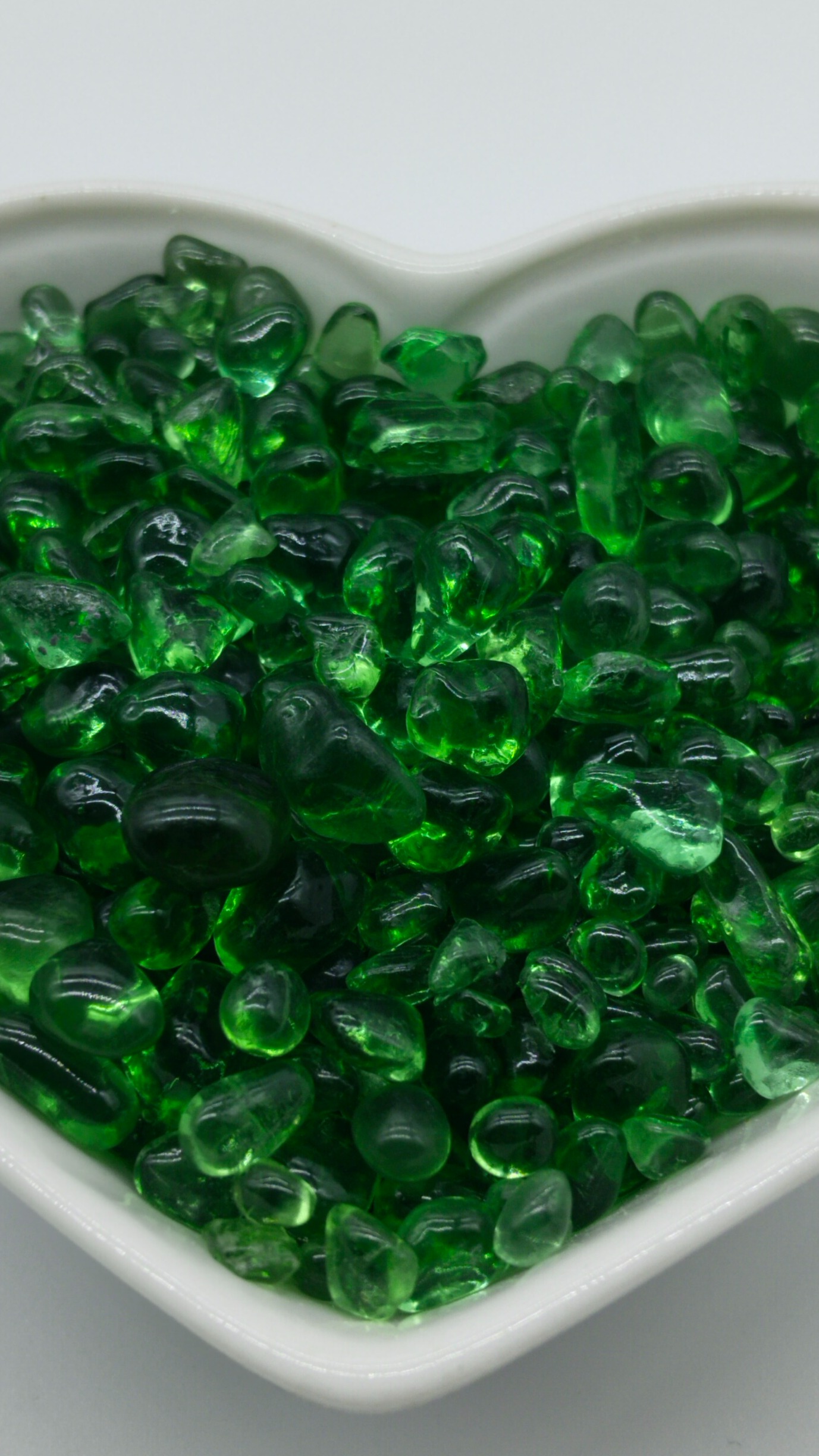 绿色不规则玻璃珠