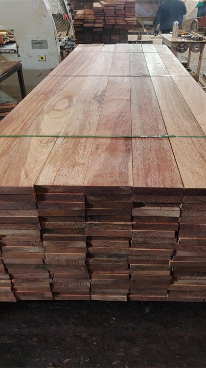 小菠萝格木地板材料加工