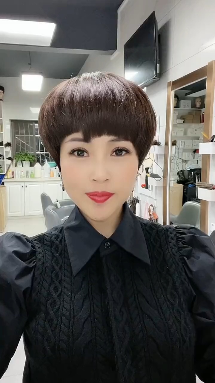 40岁女人蘑菇头发型图片