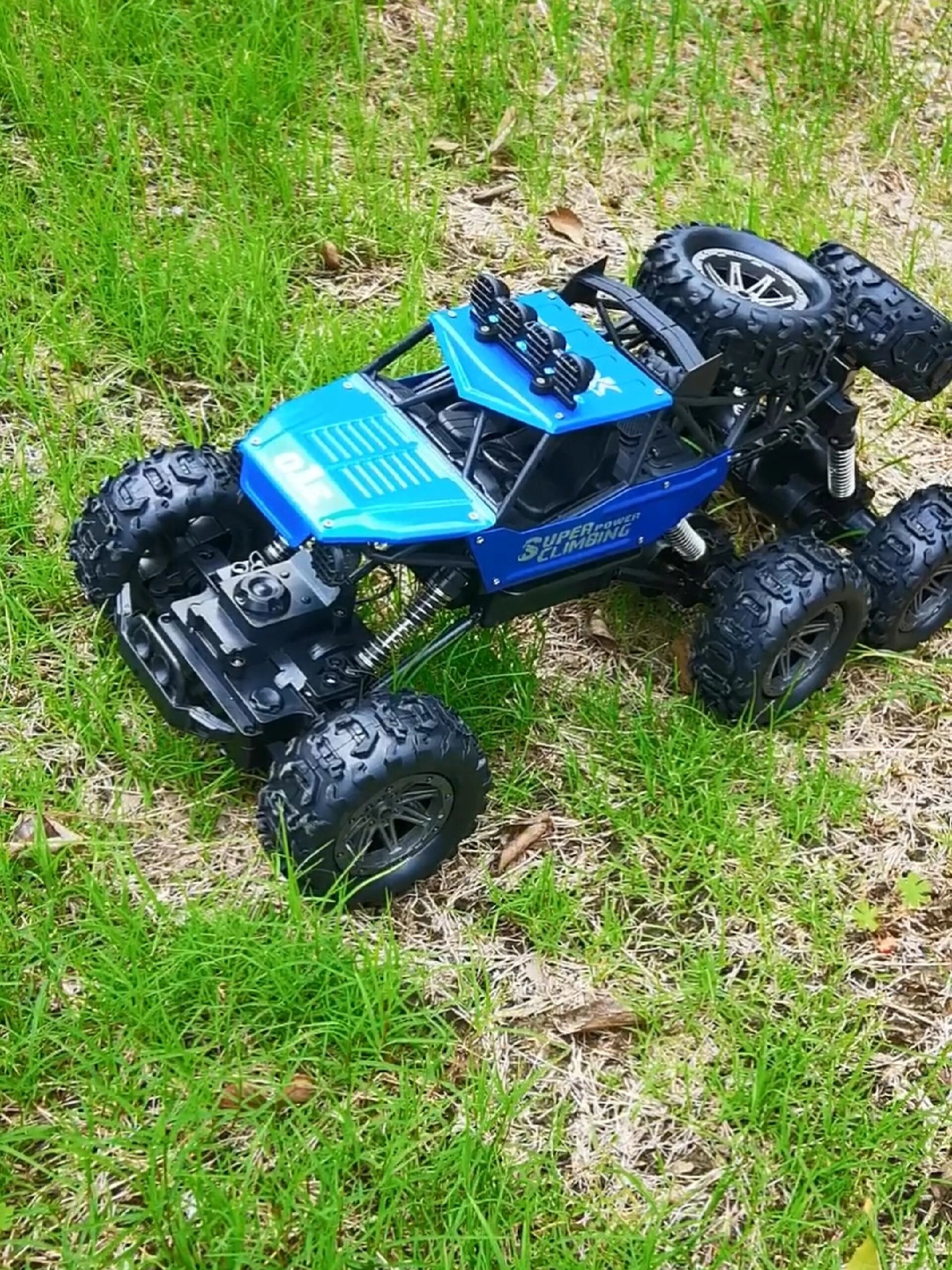 男孩子都喜欢的一款合金越野遥控车