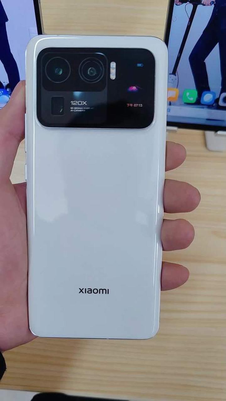 xiaomi 11 ultra特色背面屏小窗,辨识度超高