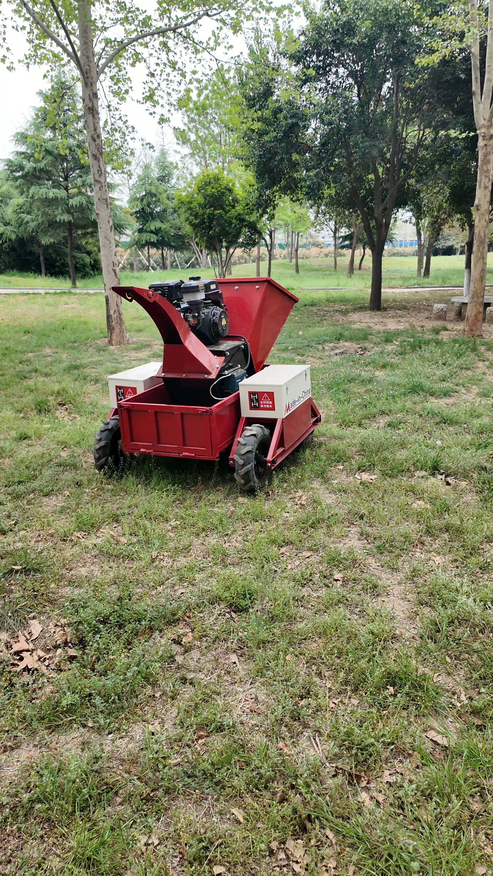 移动树枝粉碎机全地形适应