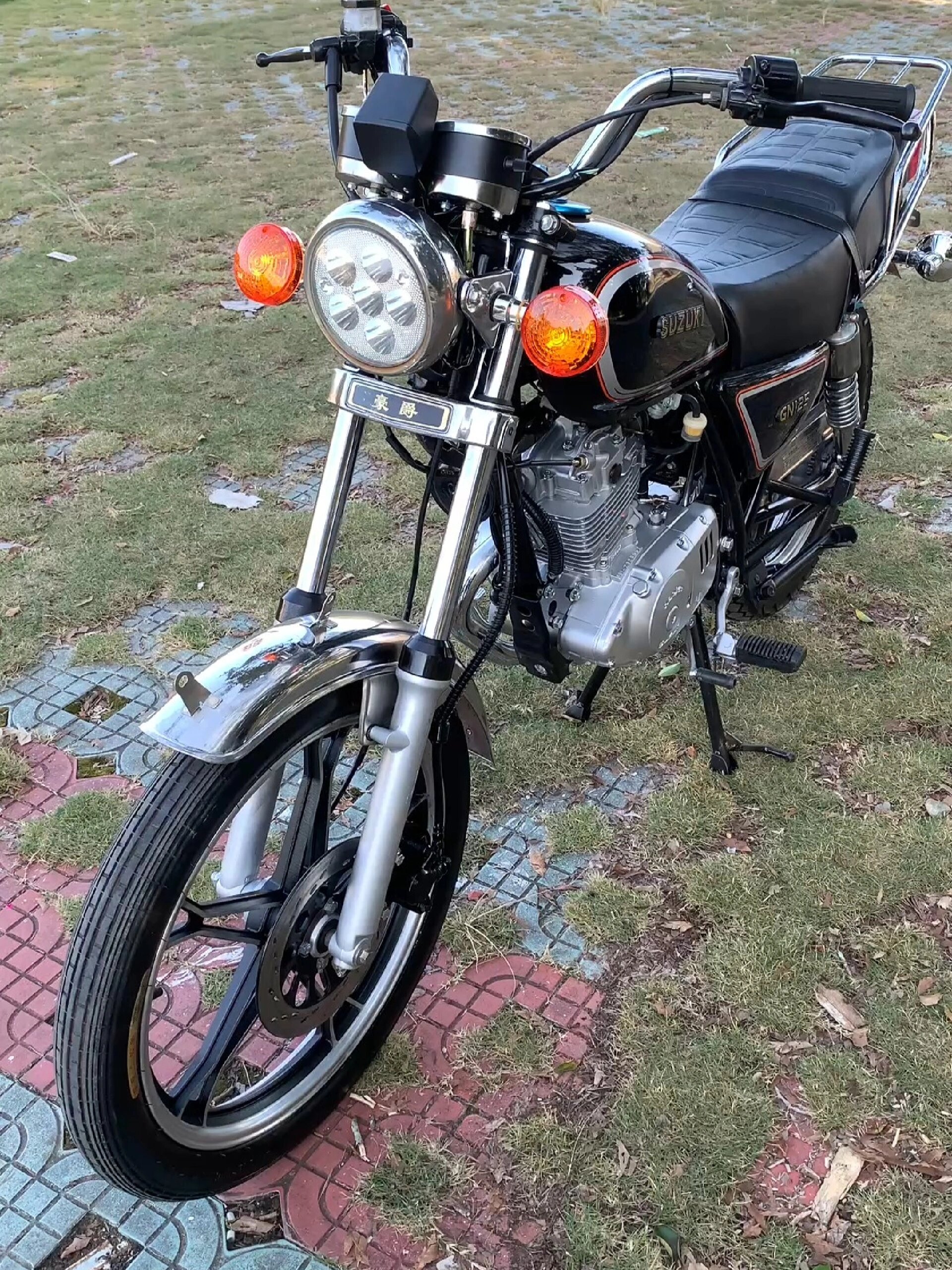 豪爵铃木太子125cc 黑色