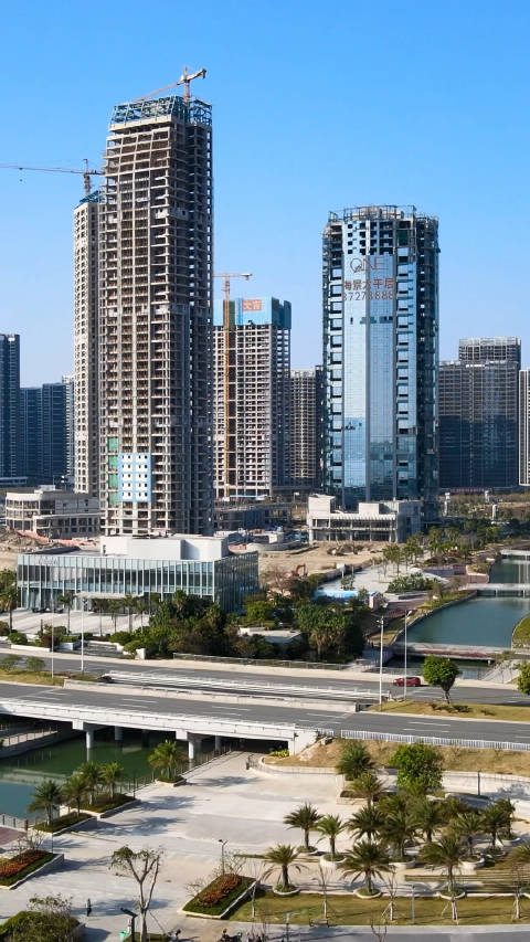 跟随fly飞扬航拍镜头看明园广场最新进展-度小视