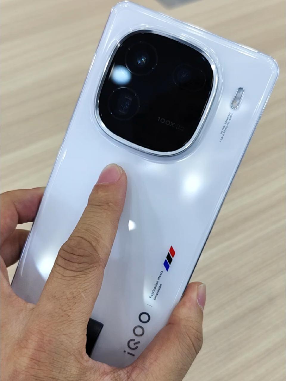 爱酷iqoo12全新骁龙8第3代处理器电竞手机!
