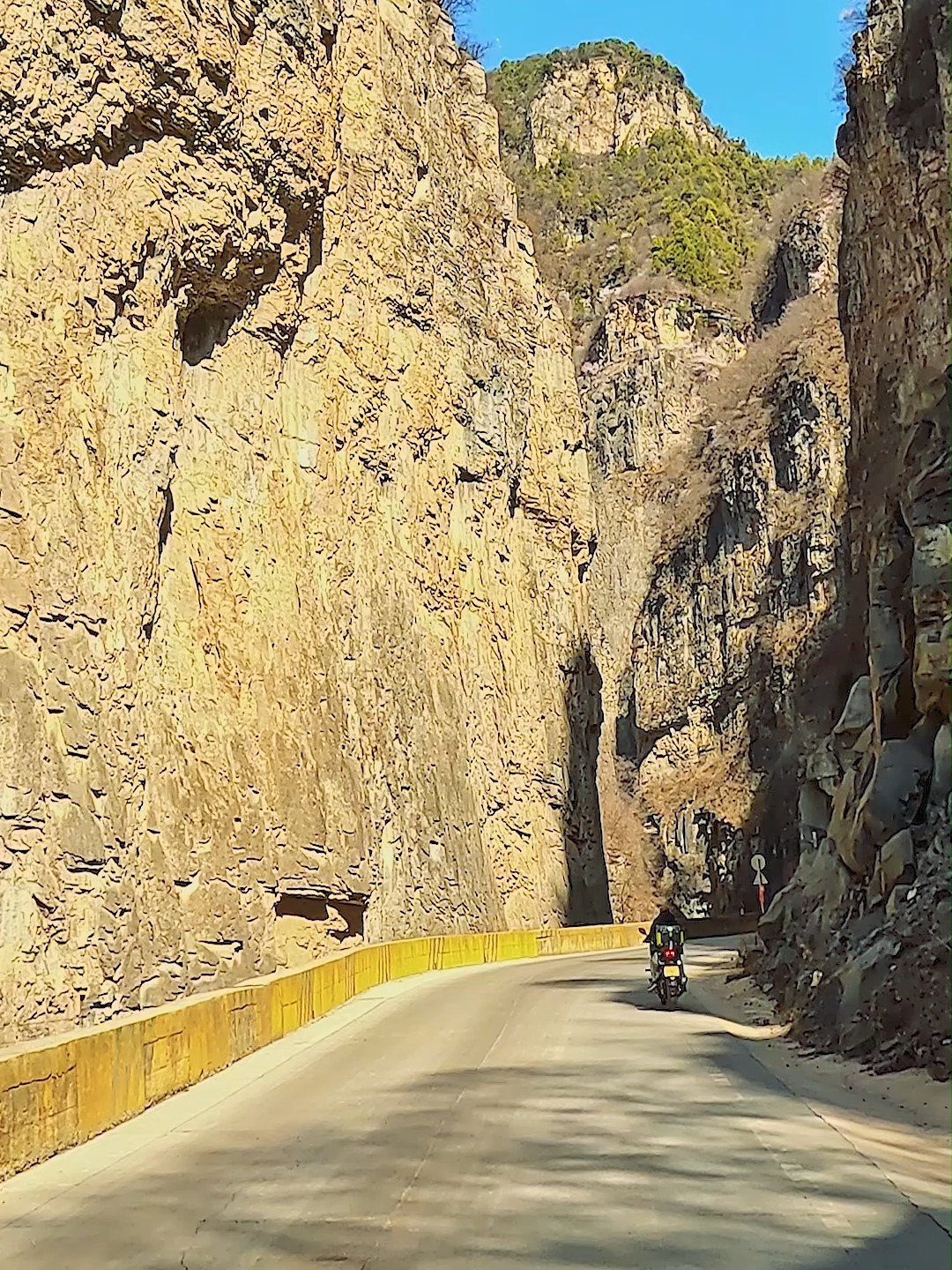 山西陵川县黑毛沟大峡谷