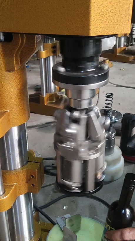 铝盖封口机 铝盖旋盖机 螺纹盖封口机-度小视