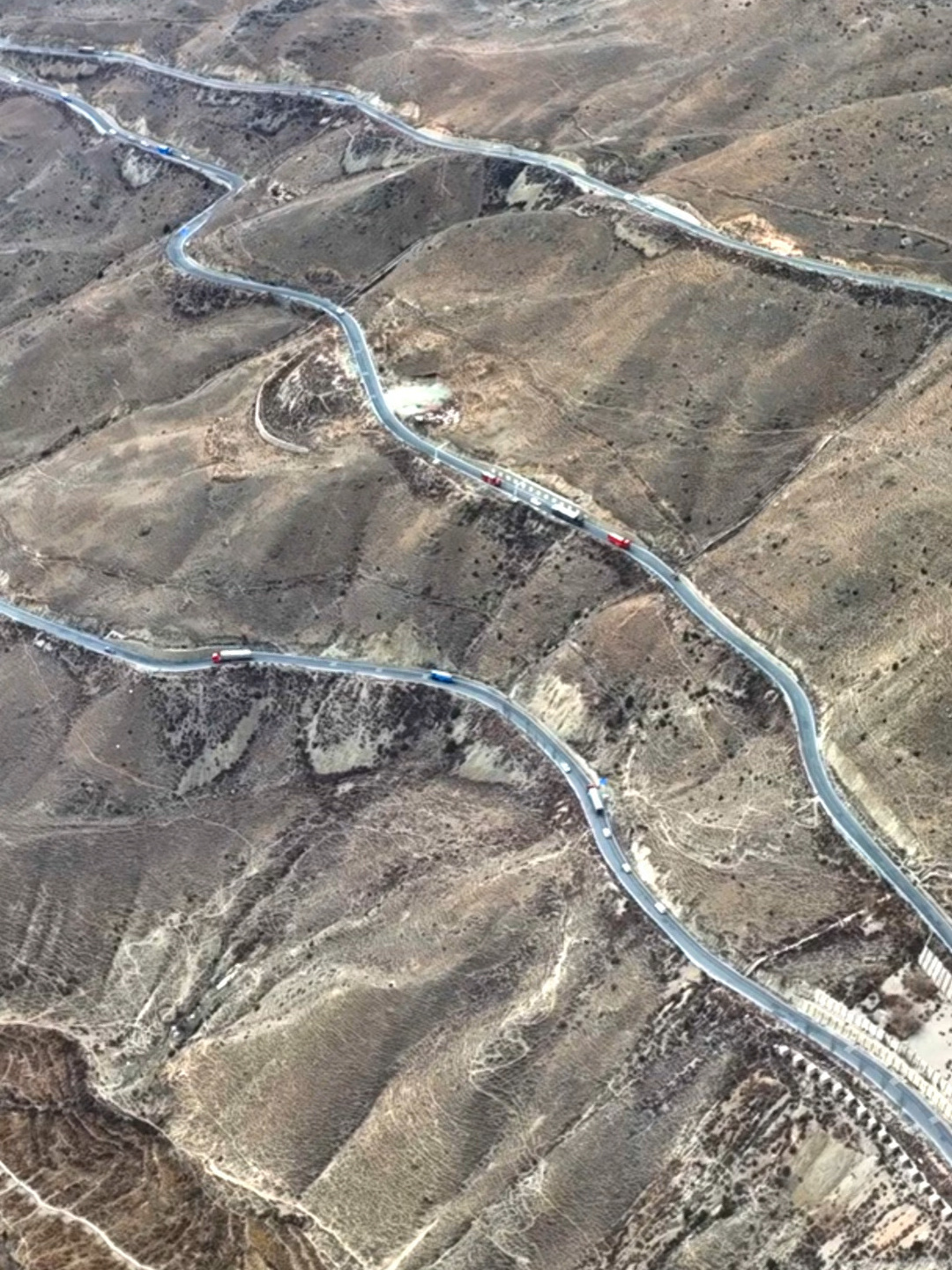 西藏自驾游,怒江七十二道拐航拍,冒雪拍