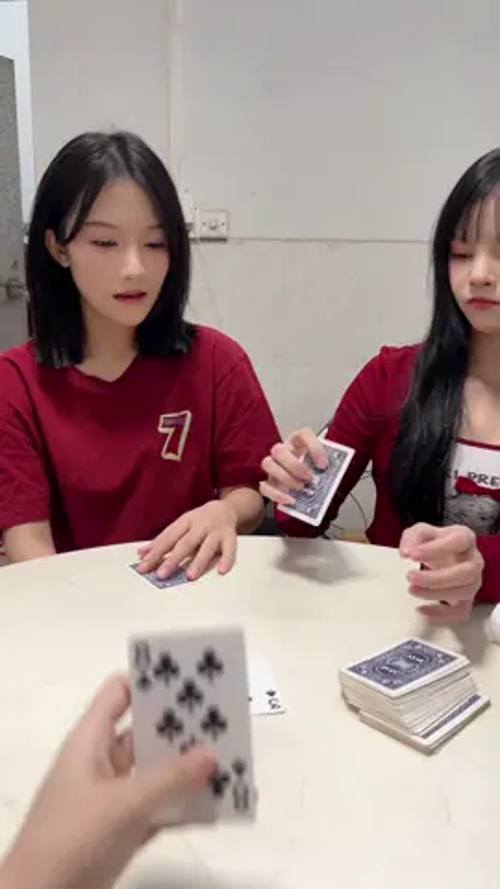 趣味游戏梦幻炸金花你们觉得谁炸鸡厉害沙雕表妹