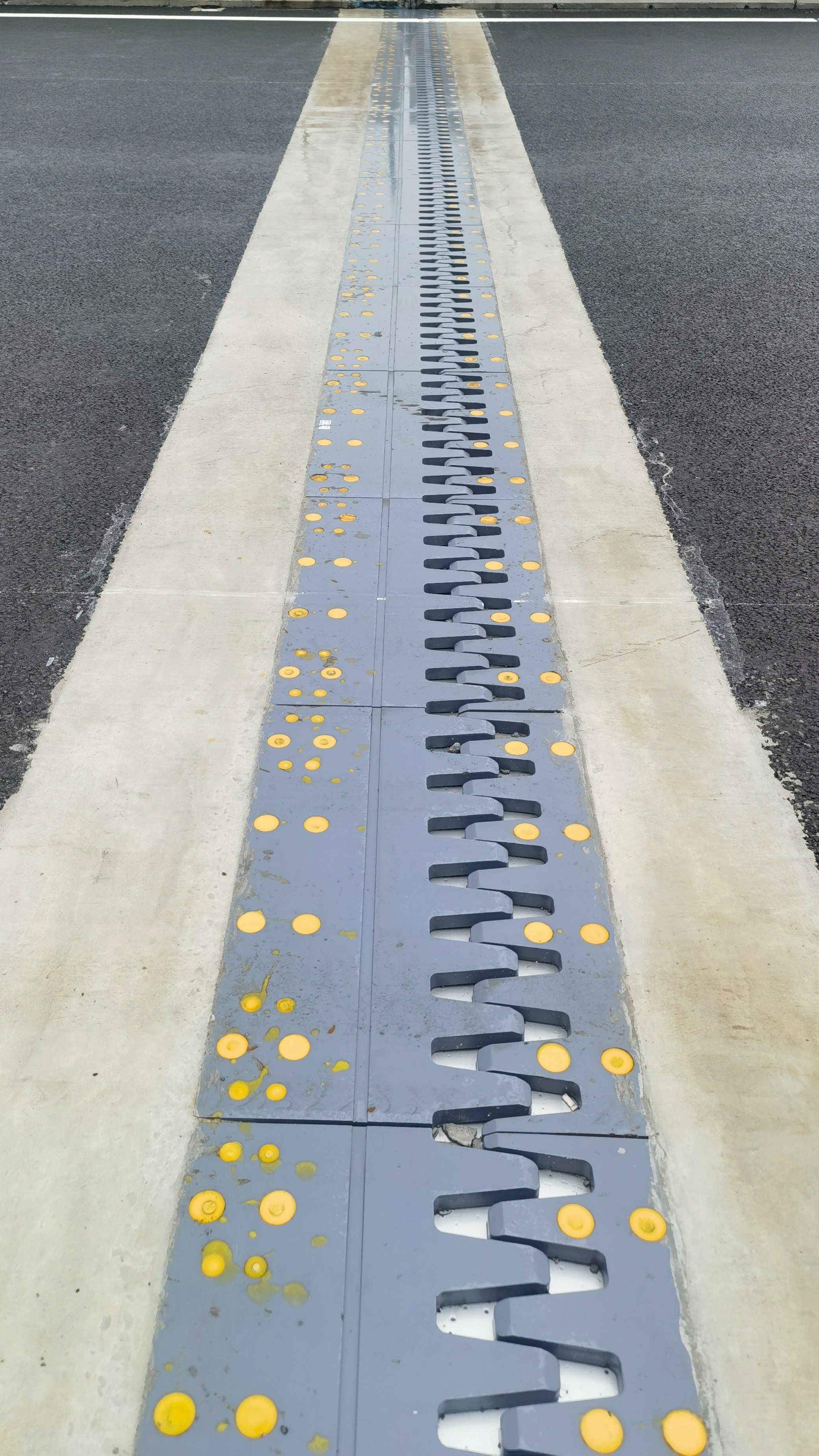 160型梳齿板伸缩缝安装