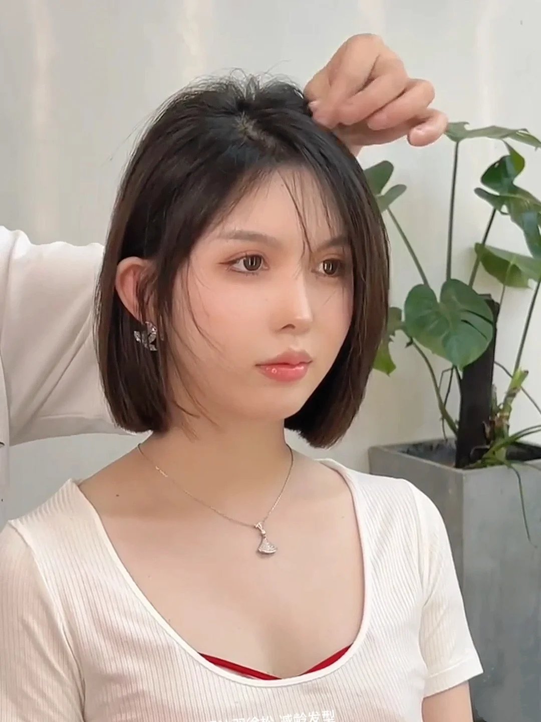 圆脸 大脸短 短脖子的女生比较适合的短发