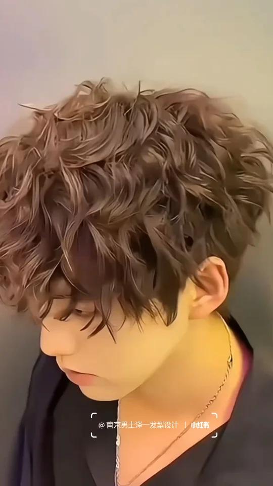 莱斯利卷男男士发型2024最新图片发型男2024流行发型图片莱斯利卷图片