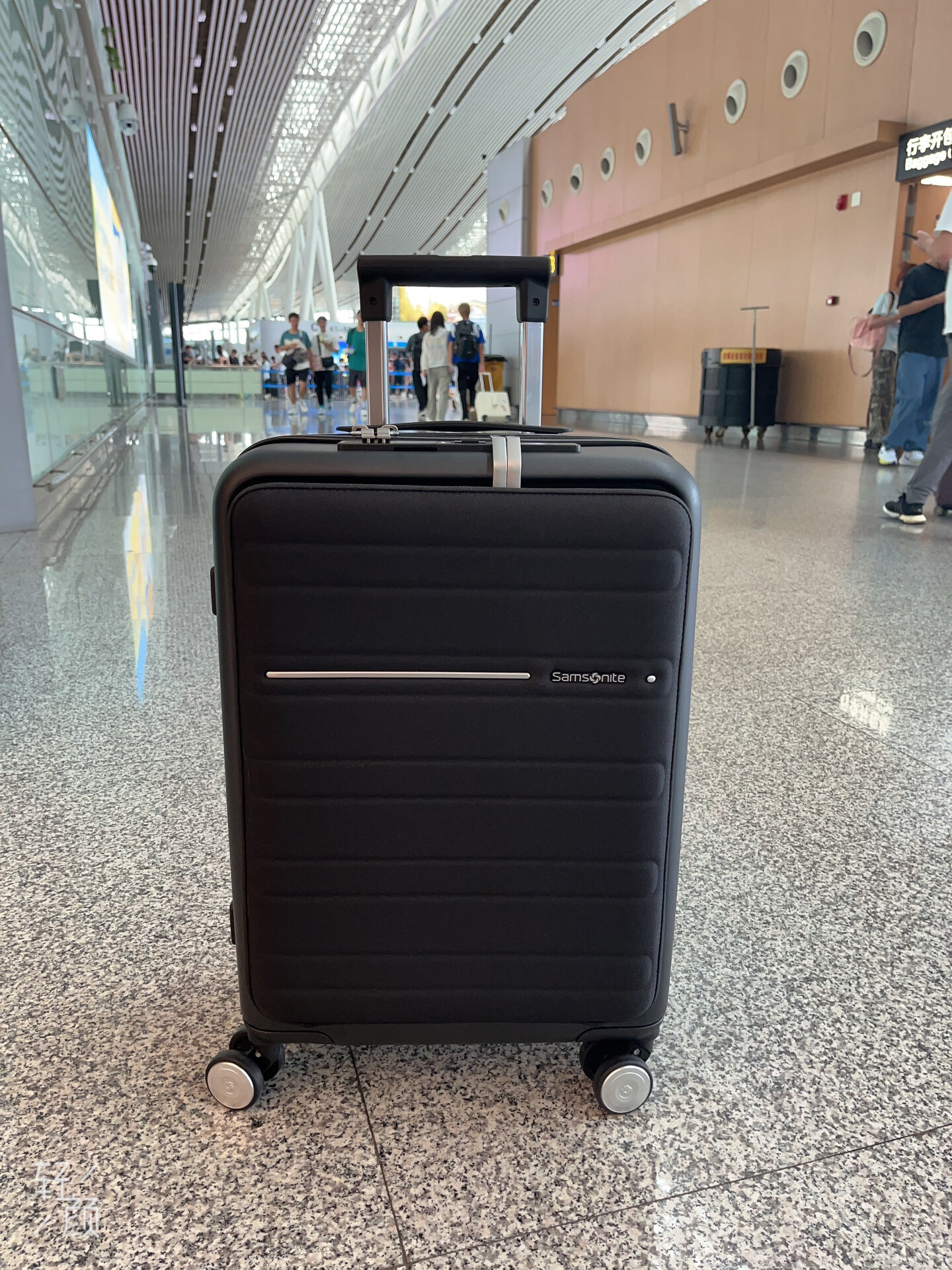 华为新秀丽联名款登机箱20寸