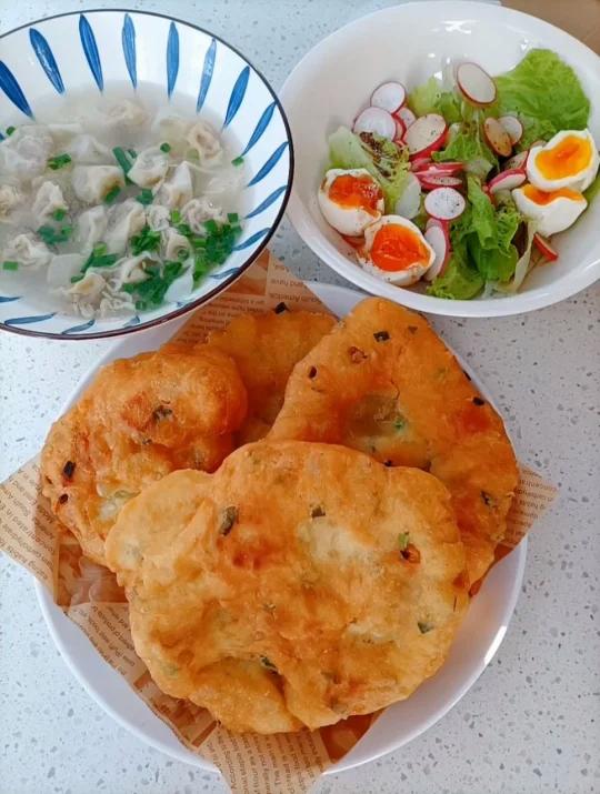 早上5:30做早餐,葱花油饼~小馄饨-度小视