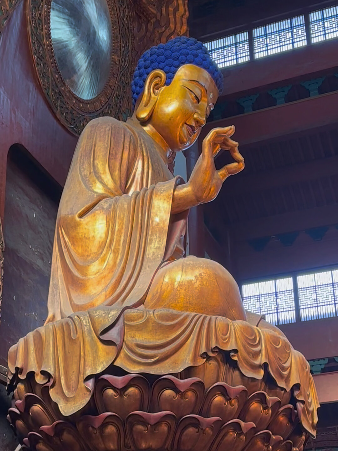 灵隐寺的释迦牟尼像庄严精美让人想哭