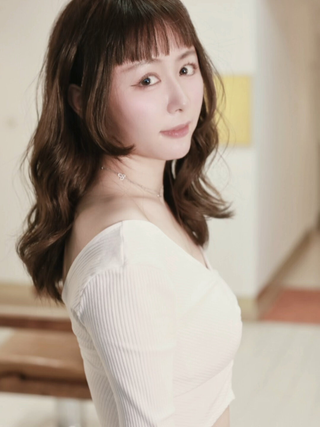 女生一定要去试试齐刘海卷发