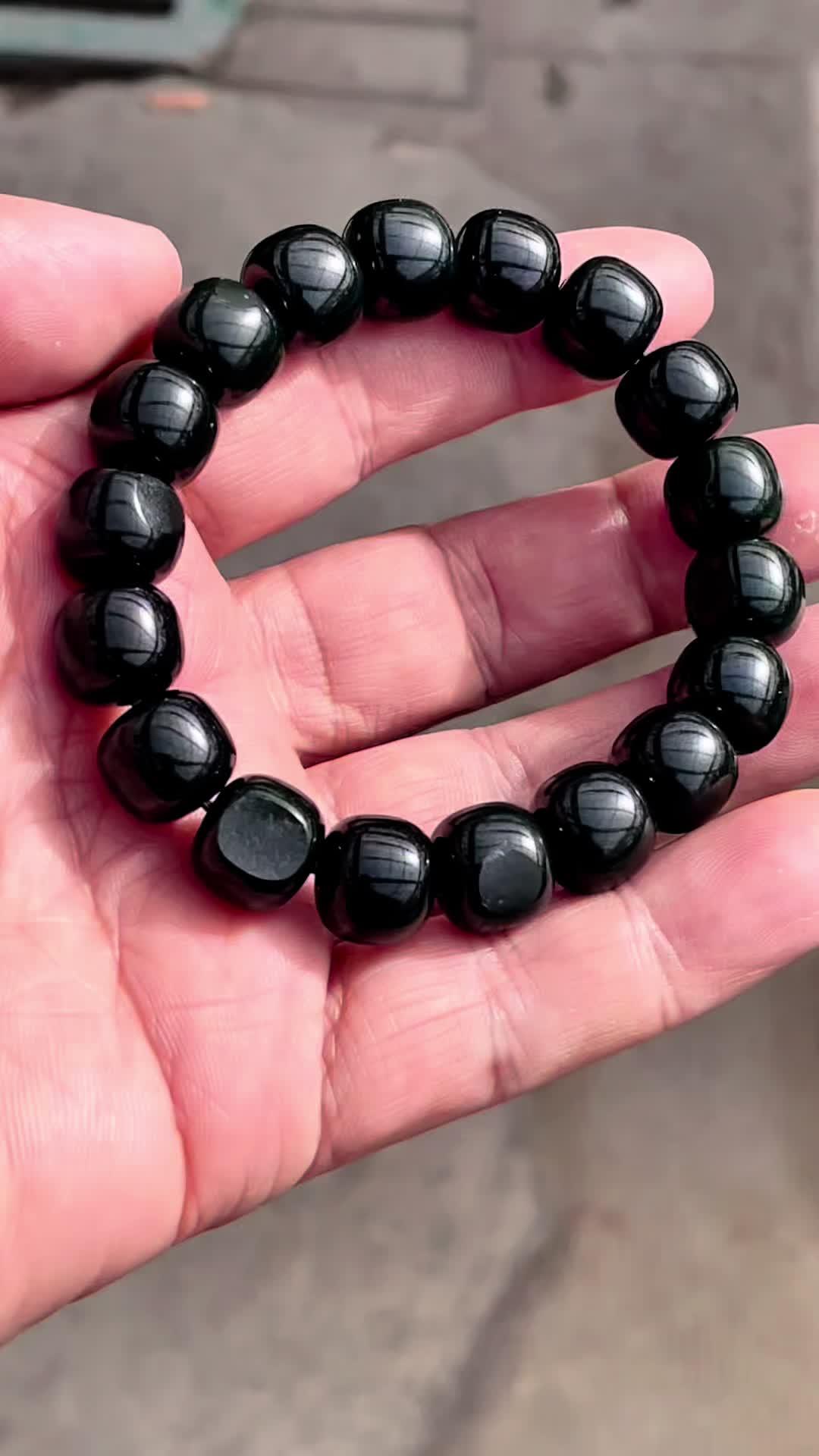 和田玉手串 玩玉自知和田玉的魅力,新出一条和田玉籽料黑青手串,墨色