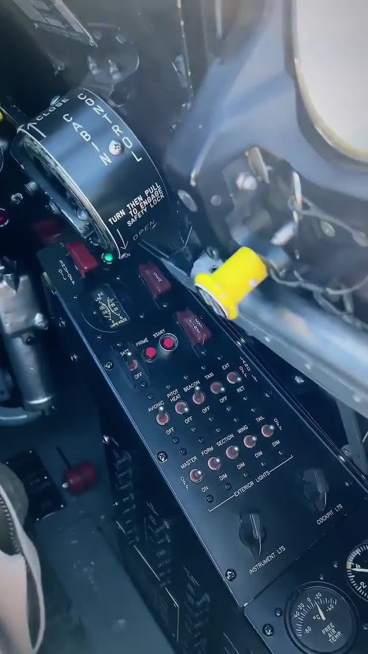 f4u海盗战斗机的座舱第一视角