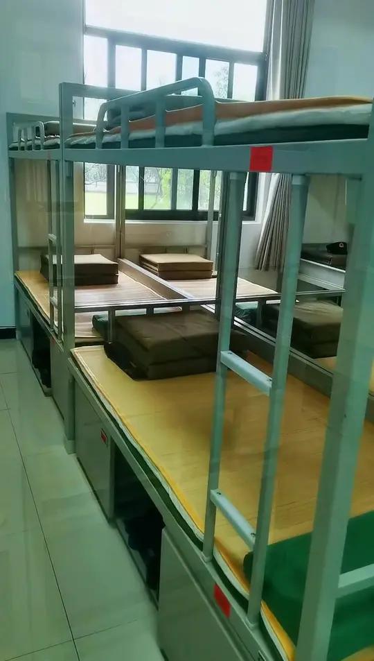 军旅生活 豆腐块被子 火箭军